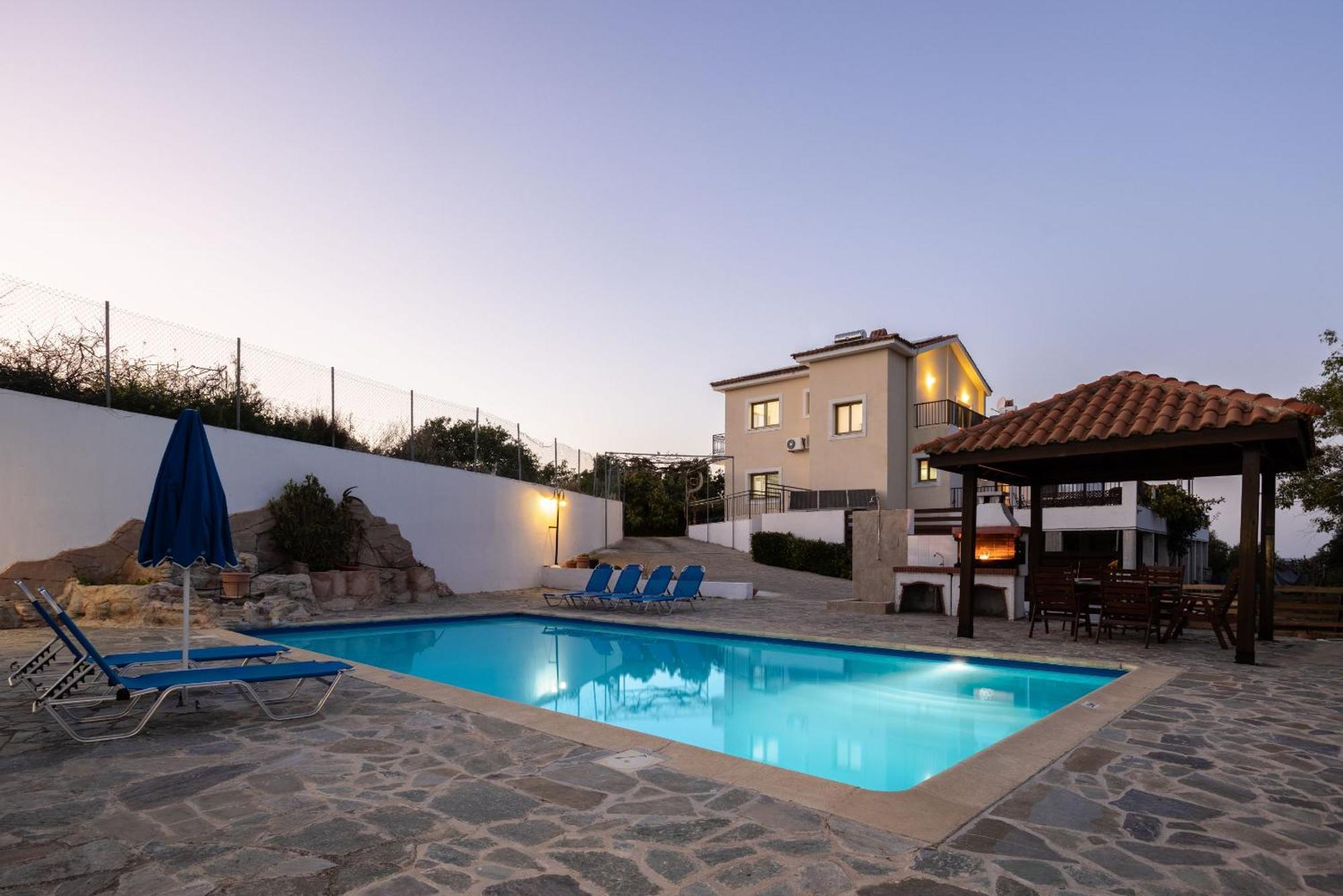 לאצ'י Villa Ira Finiki מראה חיצוני תמונה