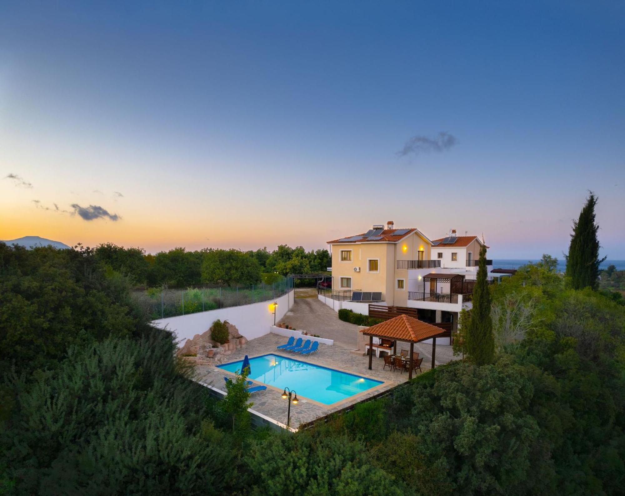 לאצ'י Villa Ira Finiki מראה חיצוני תמונה
