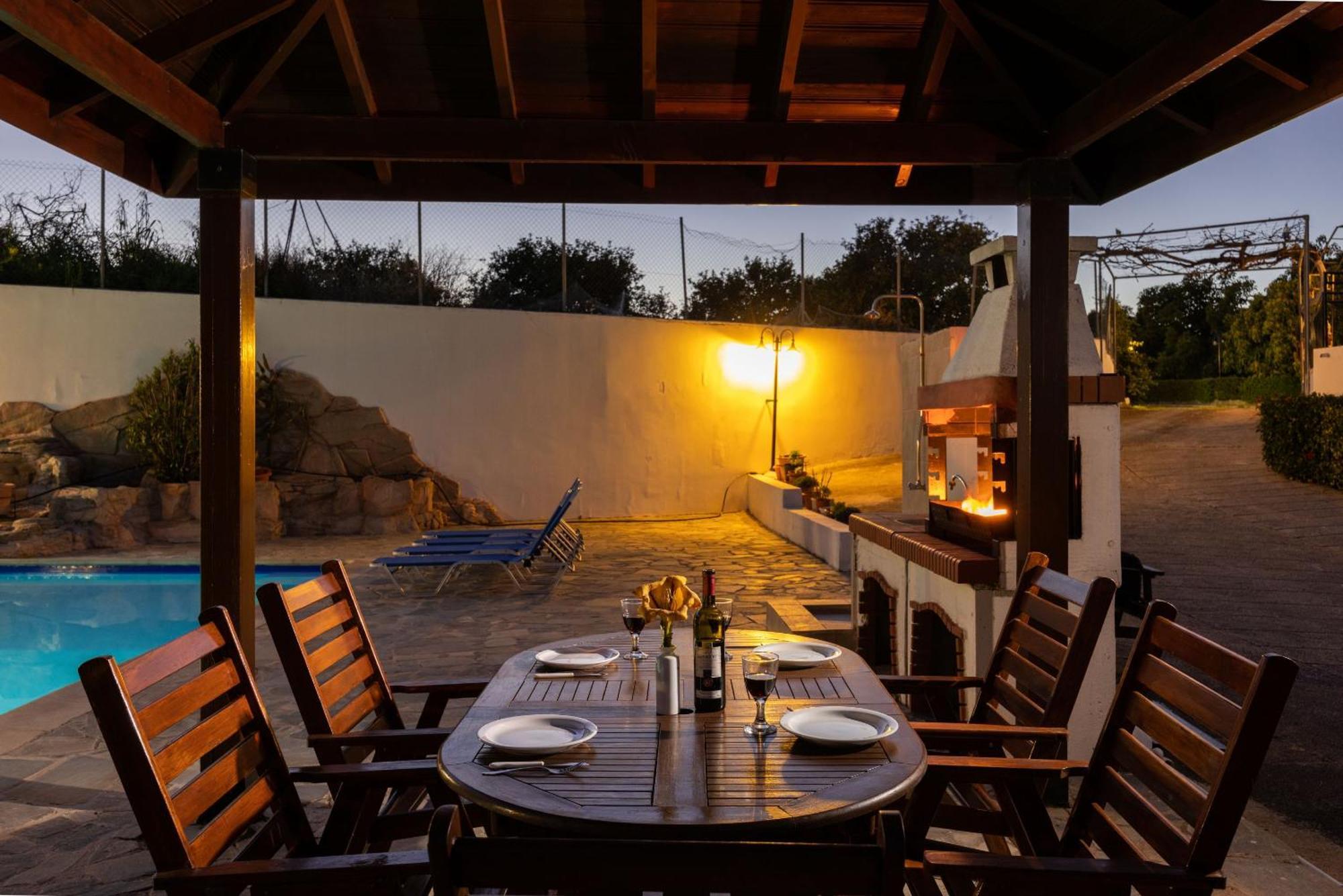 לאצ'י Villa Ira Finiki מראה חיצוני תמונה