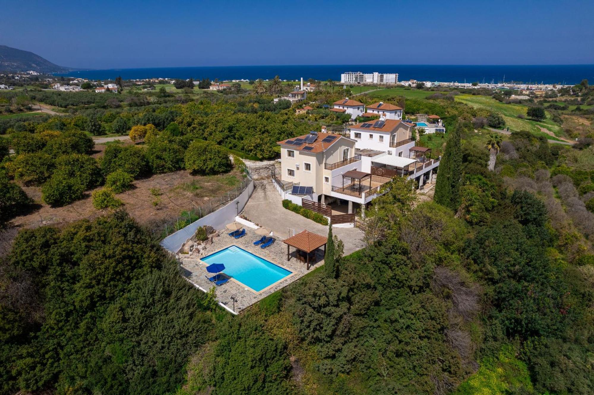 לאצ'י Villa Ira Finiki מראה חיצוני תמונה